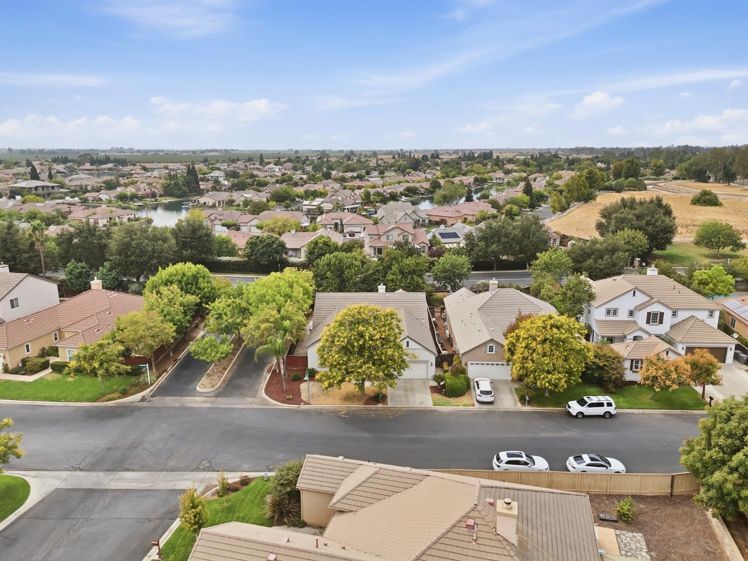 4769 N Emerald Peak Dr, Clovis, CA 93619