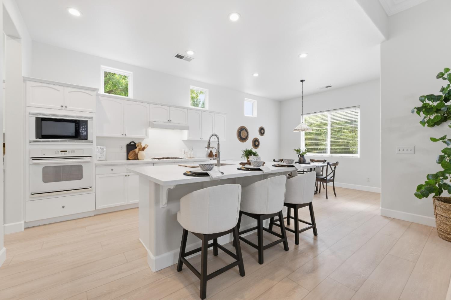 4769 N Emerald Peak Dr, Clovis, CA 93619