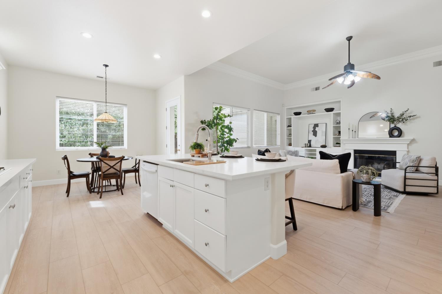 4769 N Emerald Peak Dr, Clovis, CA 93619