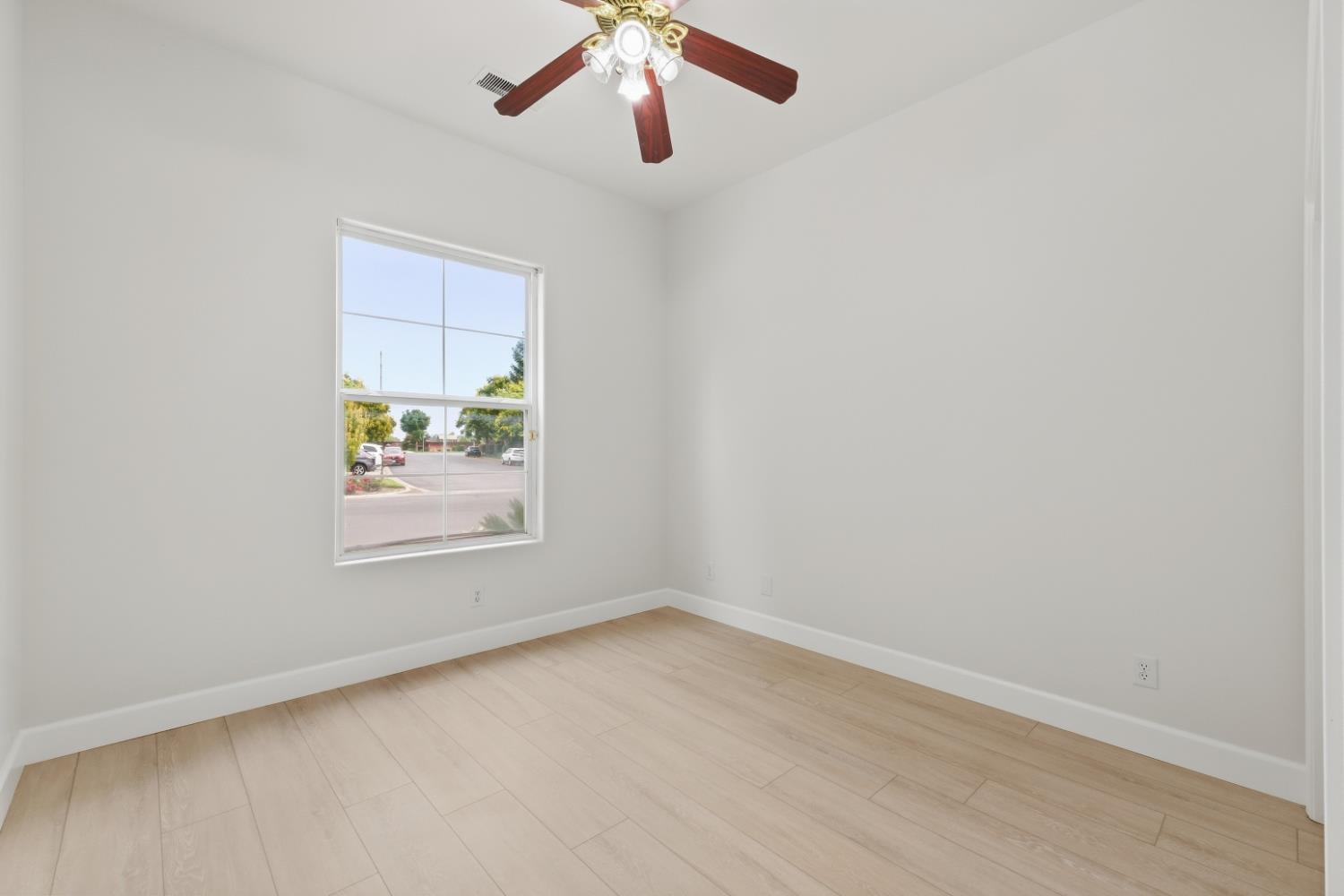 4769 N Emerald Peak Dr, Clovis, CA 93619