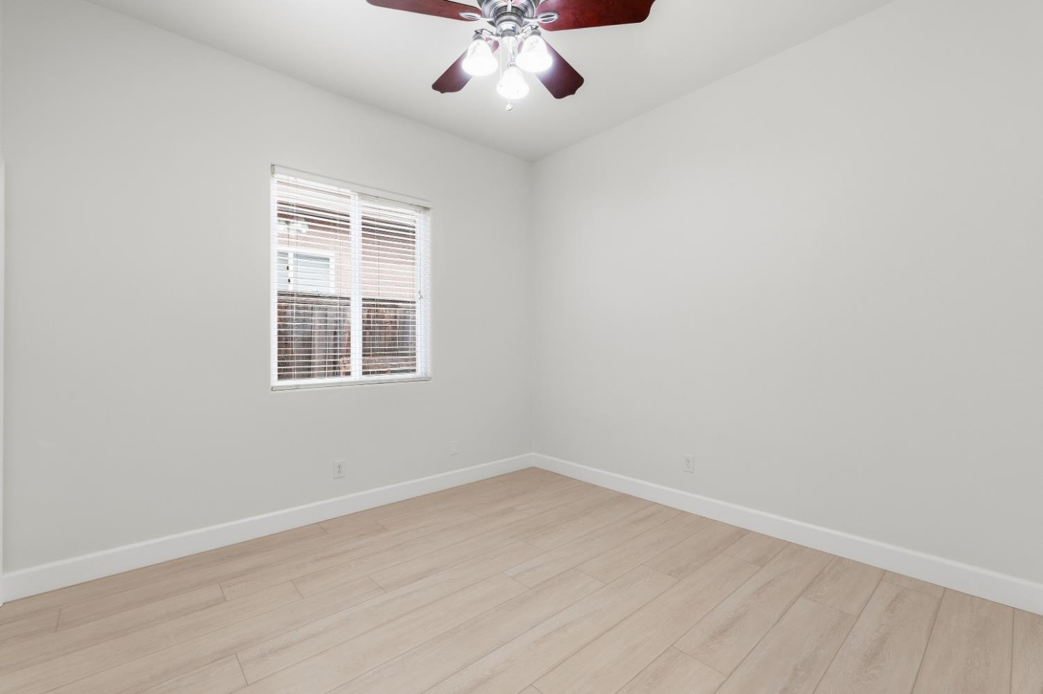 4769 N Emerald Peak Dr, Clovis, CA 93619