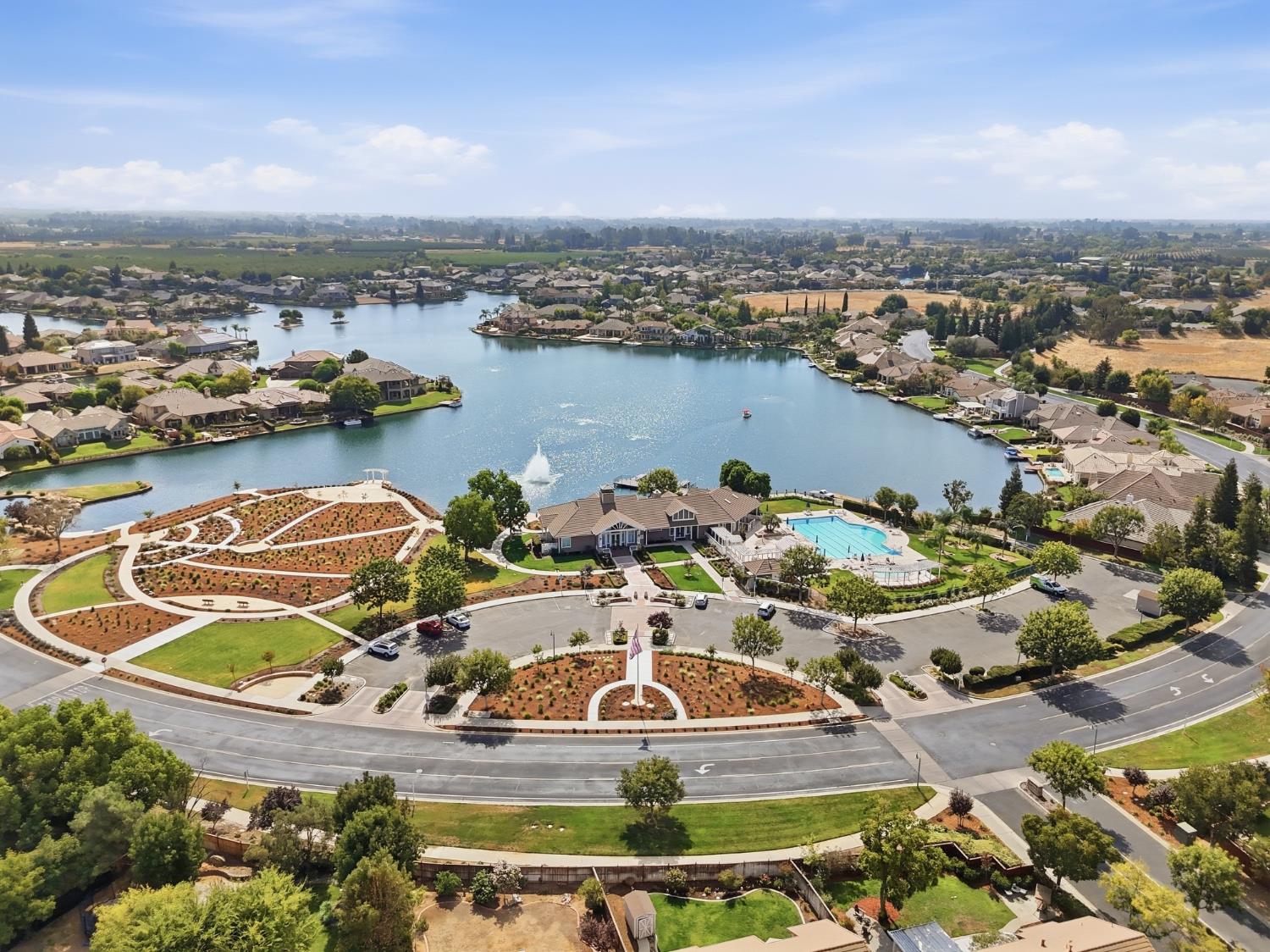 4769 N Emerald Peak Dr, Clovis, CA 93619