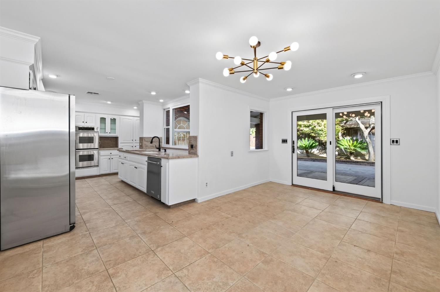 2527 W San Madele Ave, Fresno, CA 93711