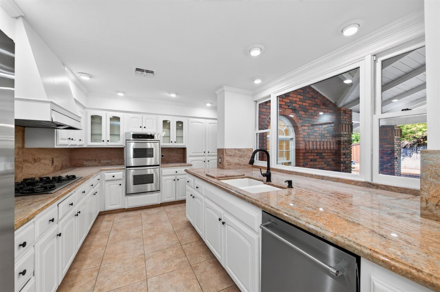 2527 W San Madele Ave, Fresno, CA 93711
