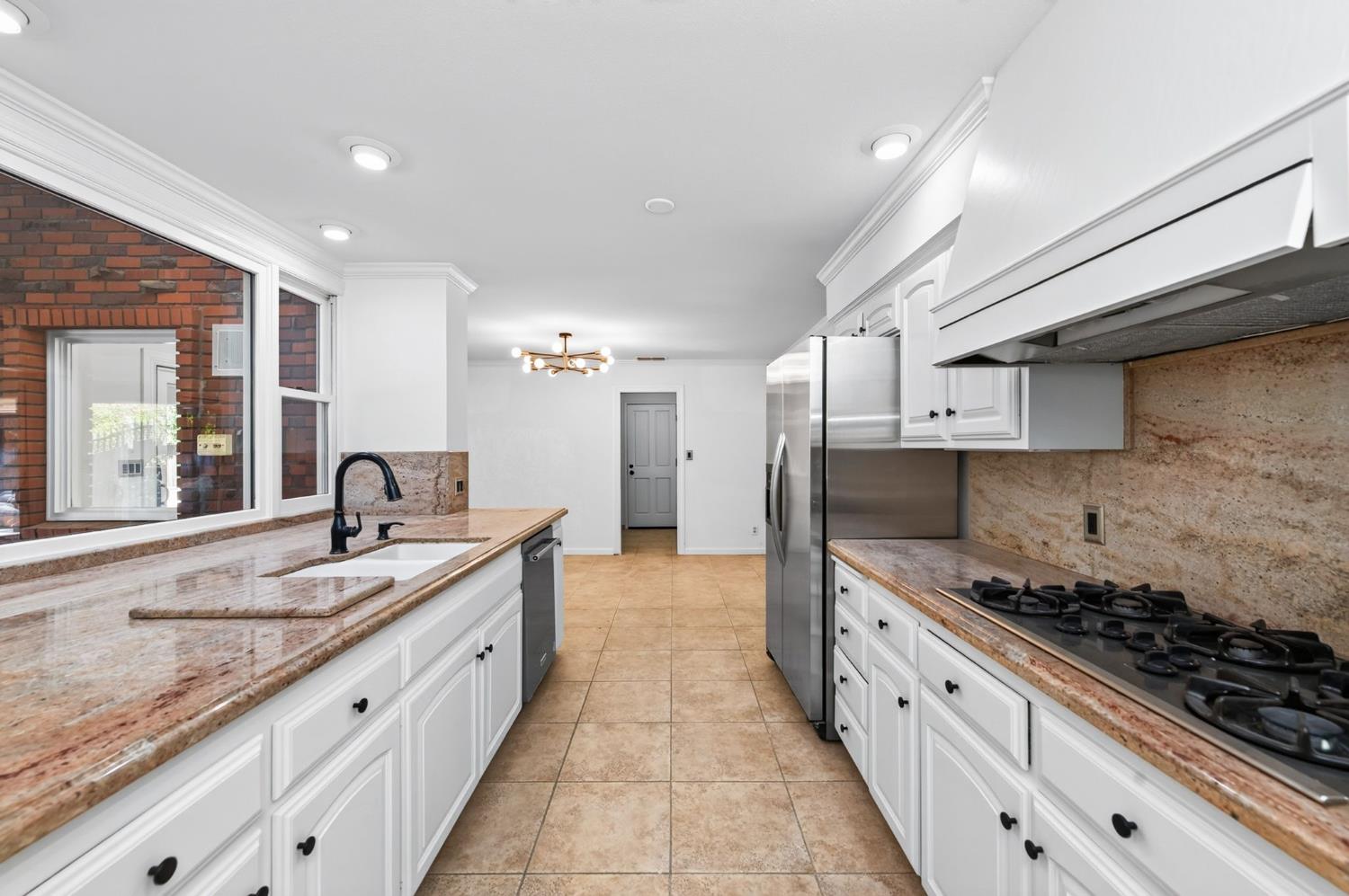 2527 W San Madele Ave, Fresno, CA 93711