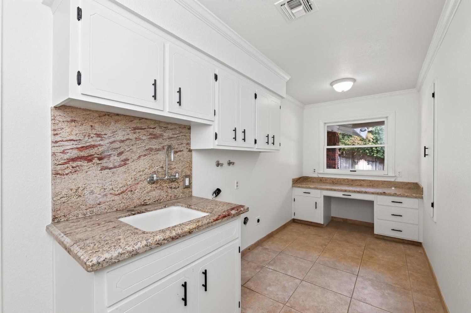 2527 W San Madele Ave, Fresno, CA 93711