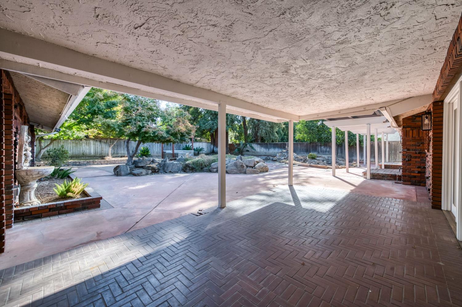 2527 W San Madele Ave, Fresno, CA 93711