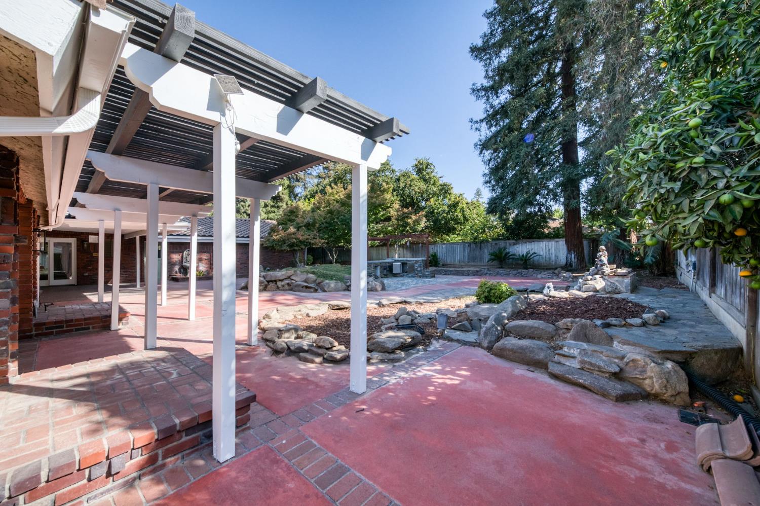 2527 W San Madele Ave, Fresno, CA 93711
