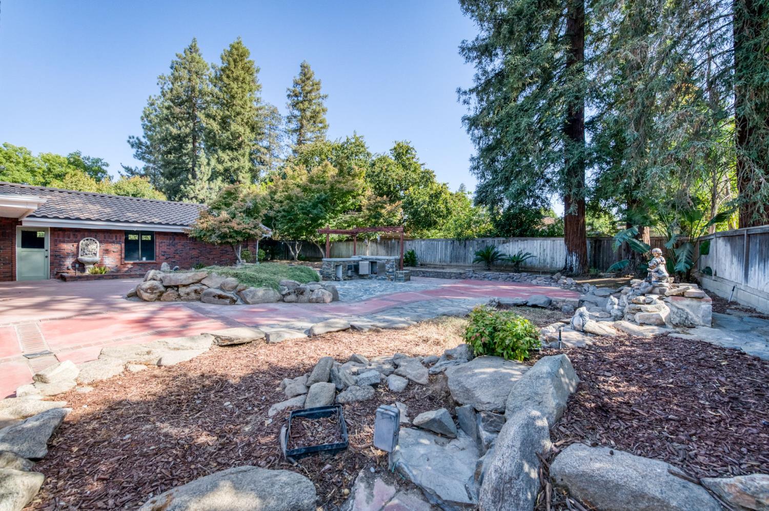 2527 W San Madele Ave, Fresno, CA 93711