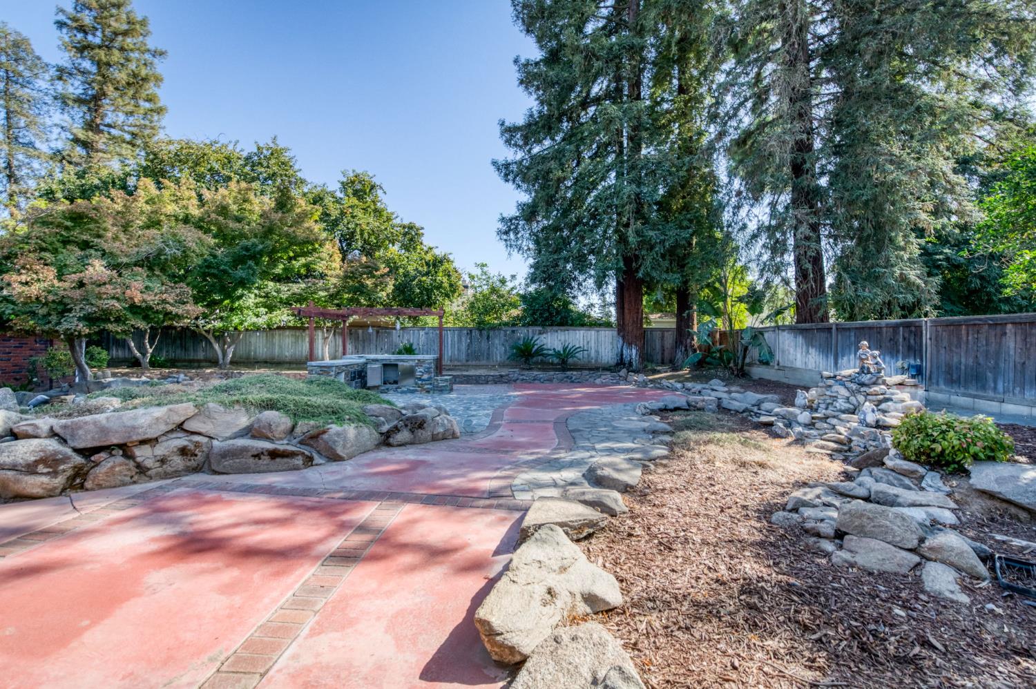 2527 W San Madele Ave, Fresno, CA 93711