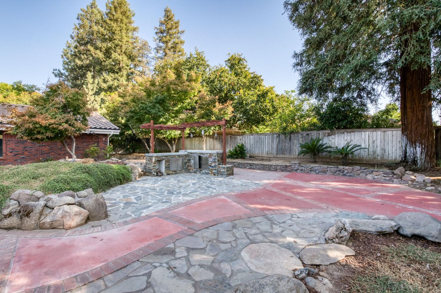 2527 W San Madele Ave, Fresno, CA 93711