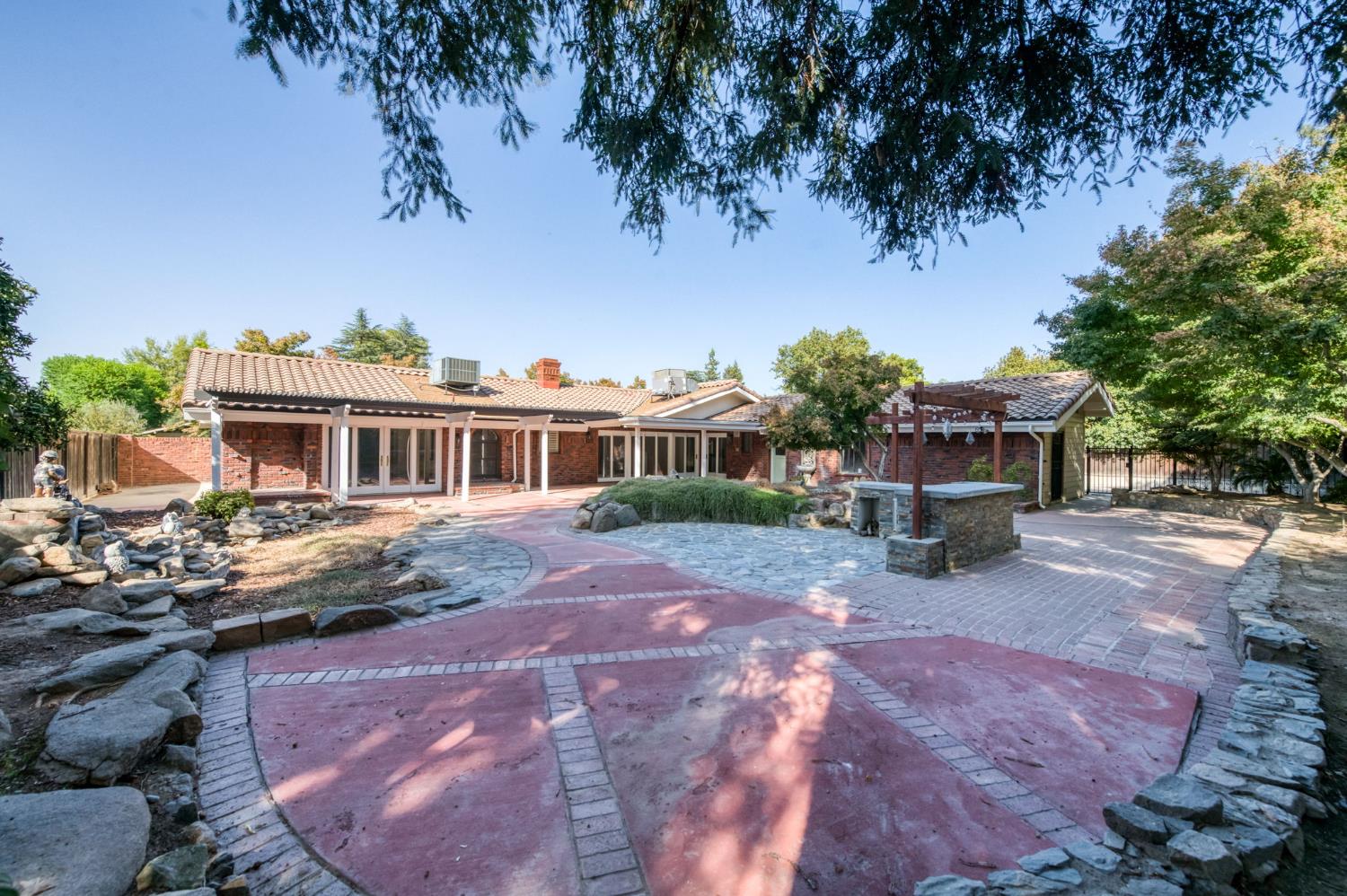 2527 W San Madele Ave, Fresno, CA 93711