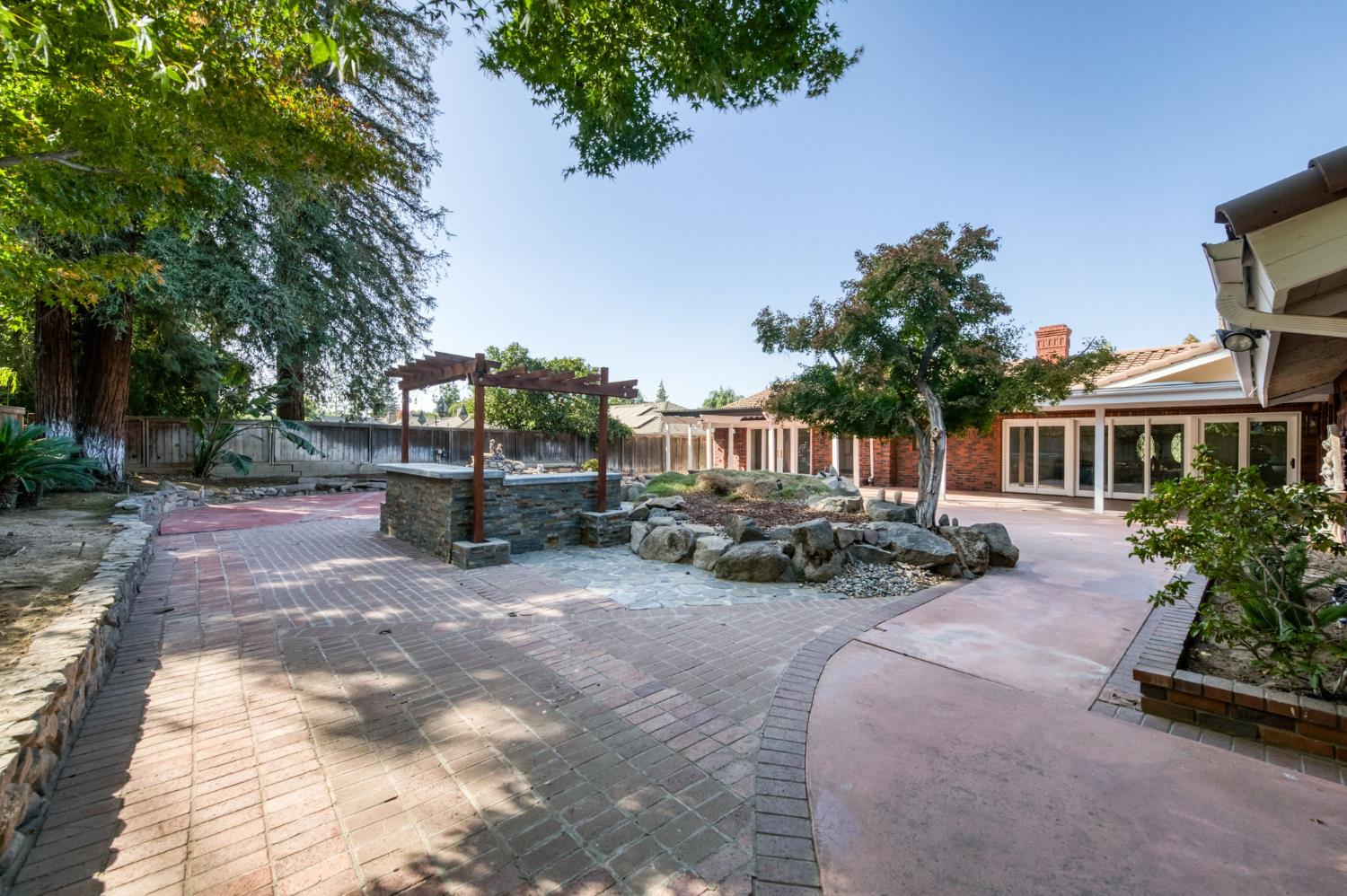 2527 W San Madele Ave, Fresno, CA 93711