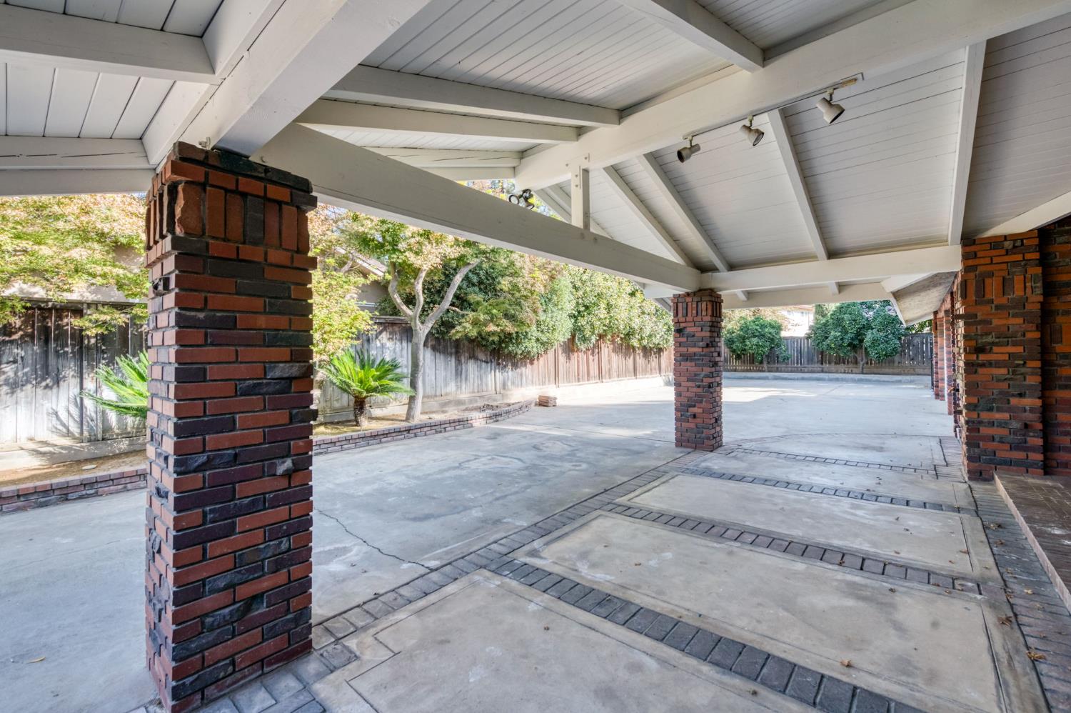 2527 W San Madele Ave, Fresno, CA 93711