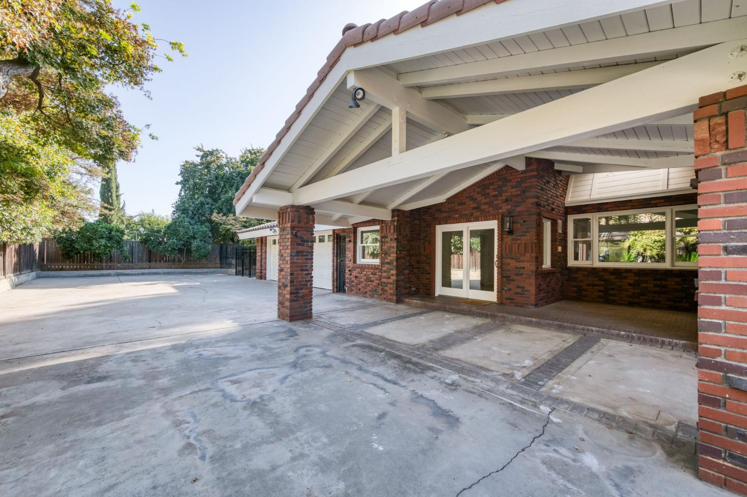 2527 W San Madele Ave, Fresno, CA 93711