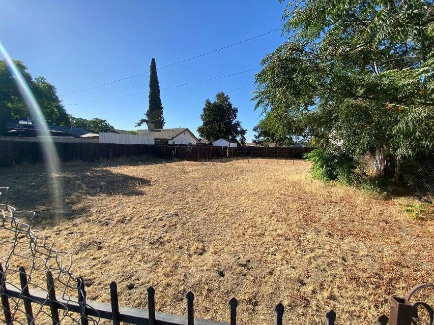 128 W Houston Ave, Visalia, CA 93291