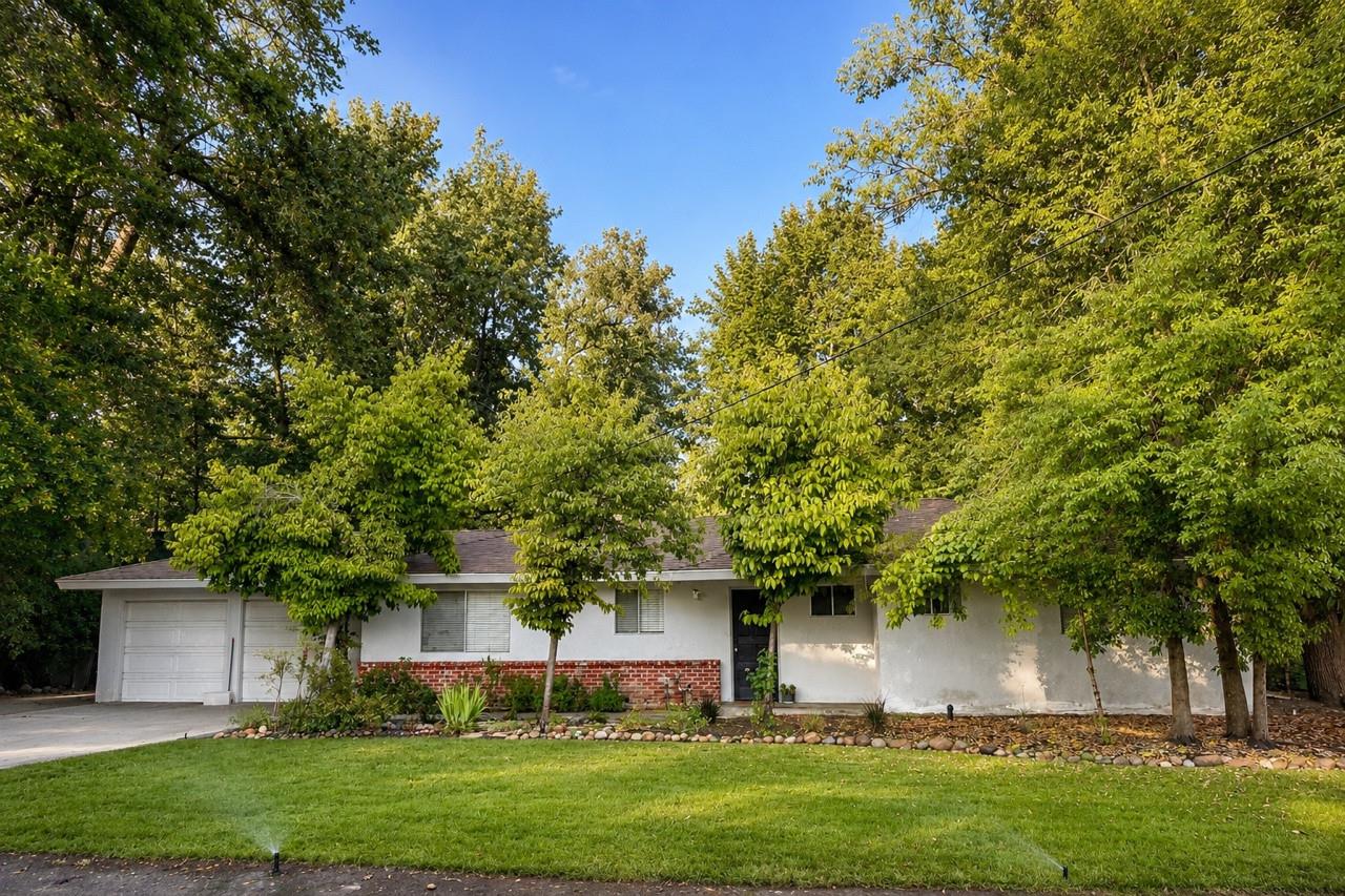 210 Wood Duck Ave, Sanger, CA 93657