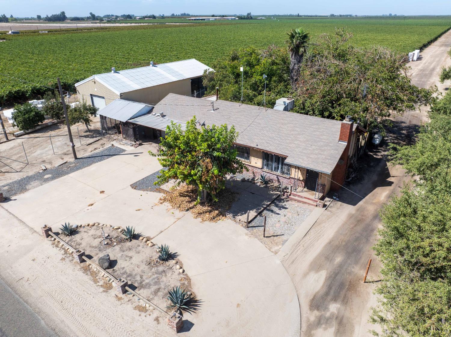 13333 S DeWolf Ave, Selma, CA 93662