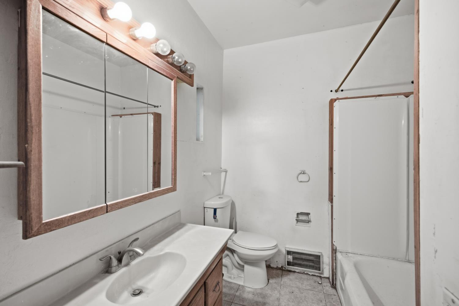 13333 S DeWolf Ave, Selma, CA 93662