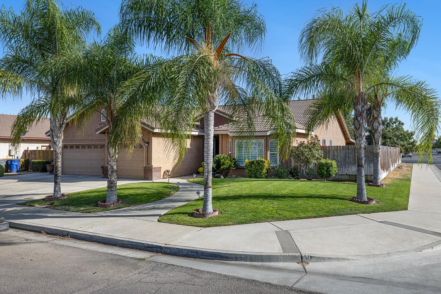 2649 Hillcrest St, Selma, CA 93662