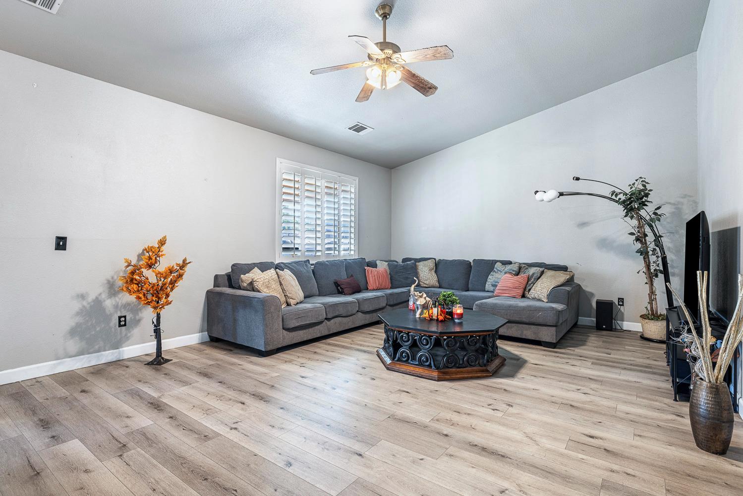 2649 Hillcrest St, Selma, CA 93662