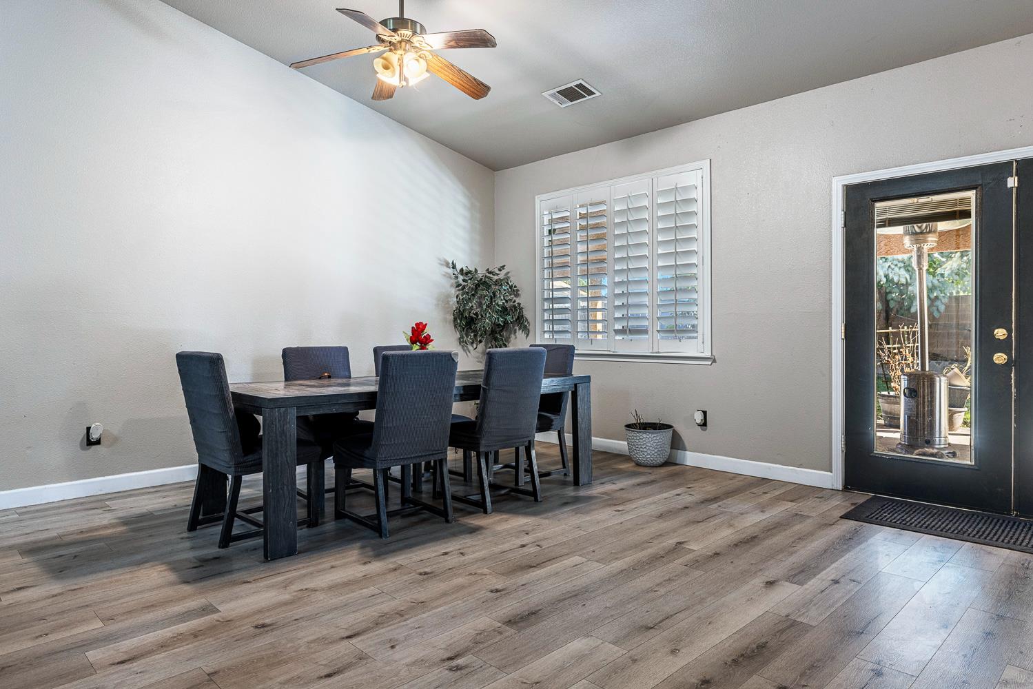 2649 Hillcrest St, Selma, CA 93662