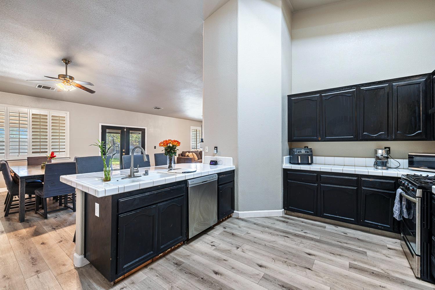 2649 Hillcrest St, Selma, CA 93662