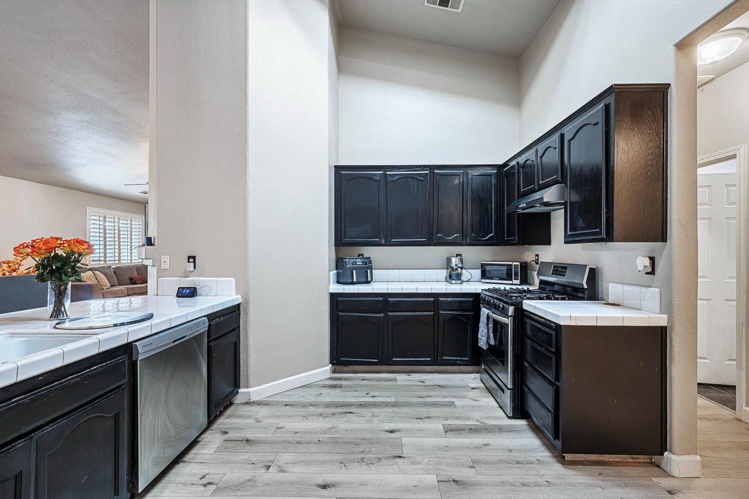 2649 Hillcrest St, Selma, CA 93662