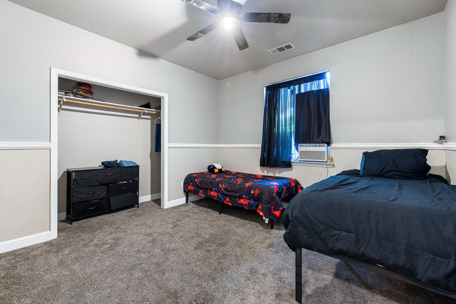 2649 Hillcrest St, Selma, CA 93662