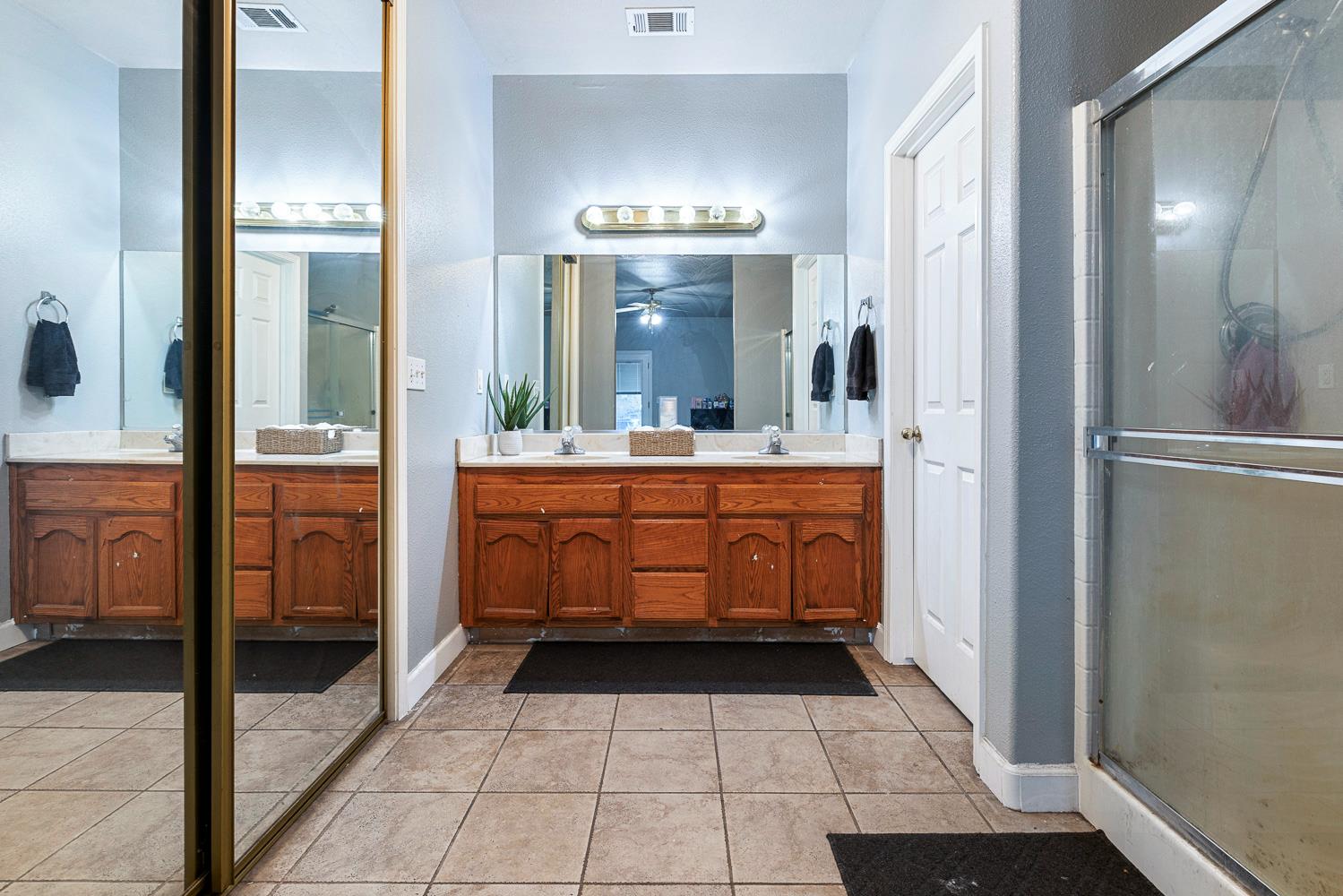 2649 Hillcrest St, Selma, CA 93662