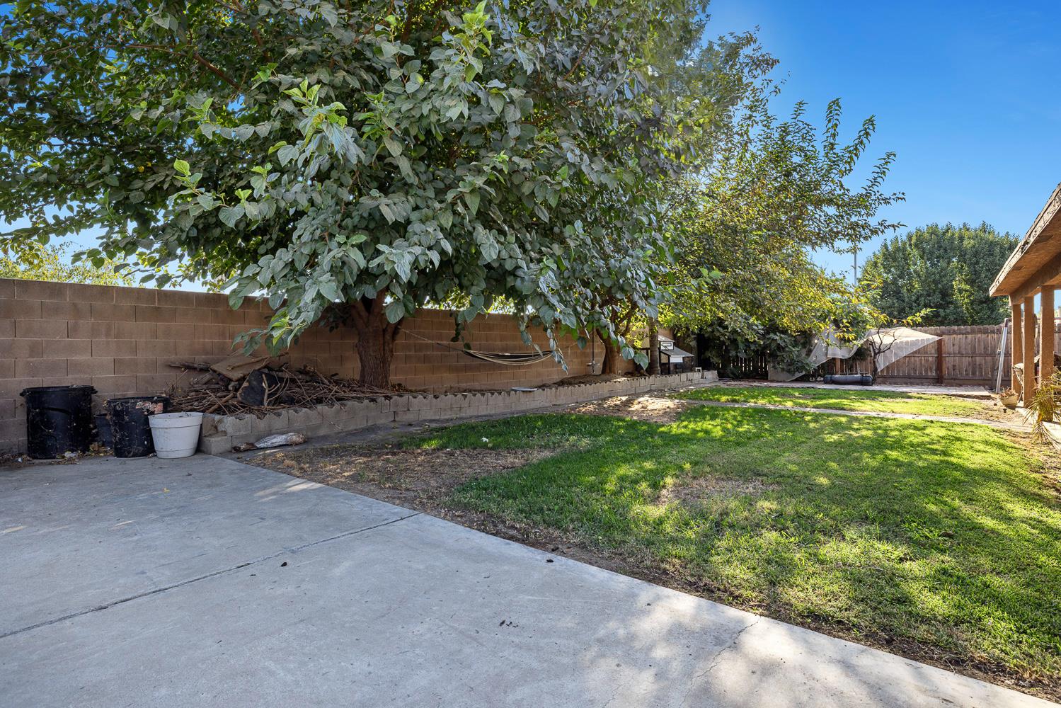 2649 Hillcrest St, Selma, CA 93662