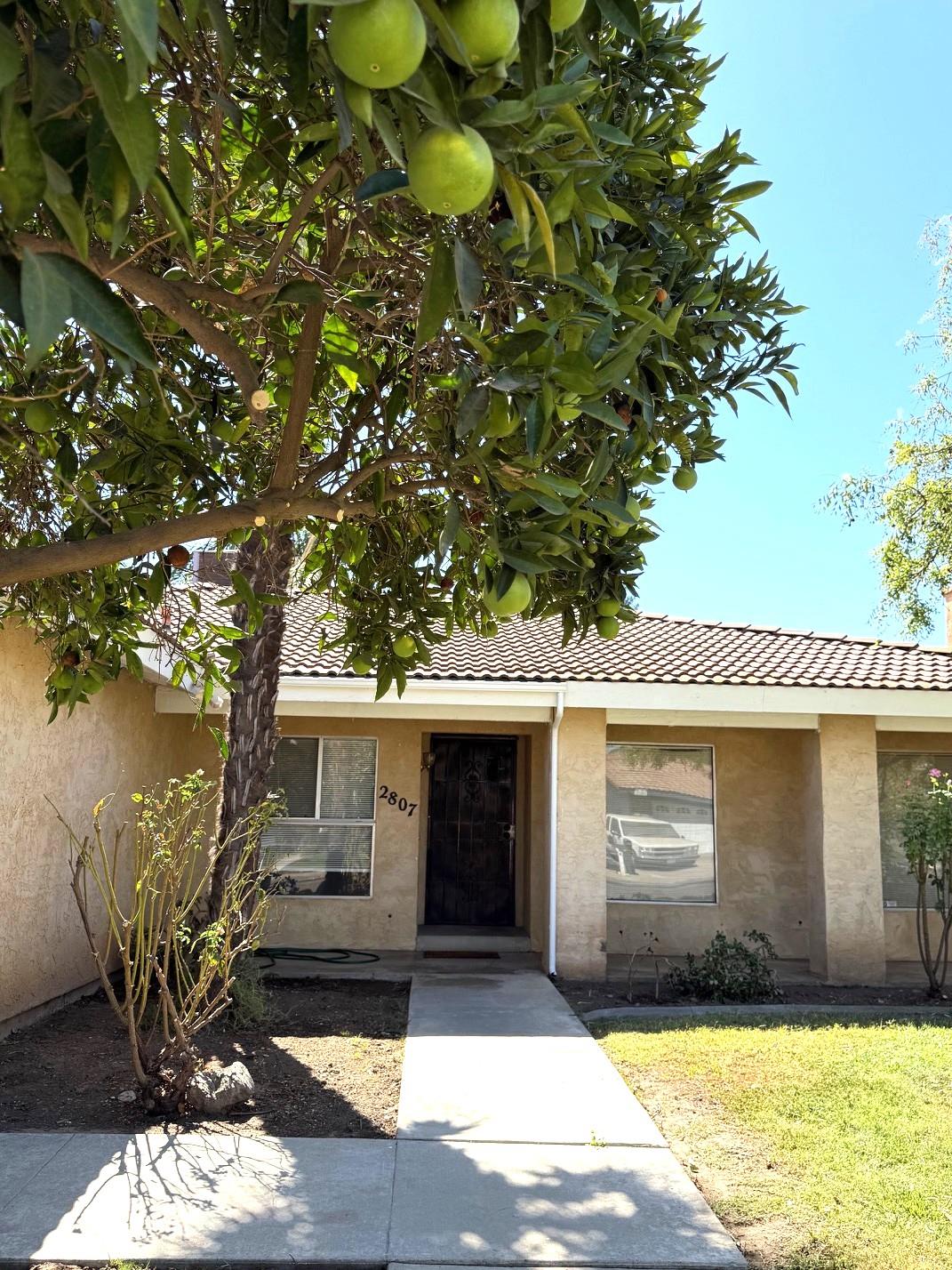 2807 E Norman, Visalia, CA 93292