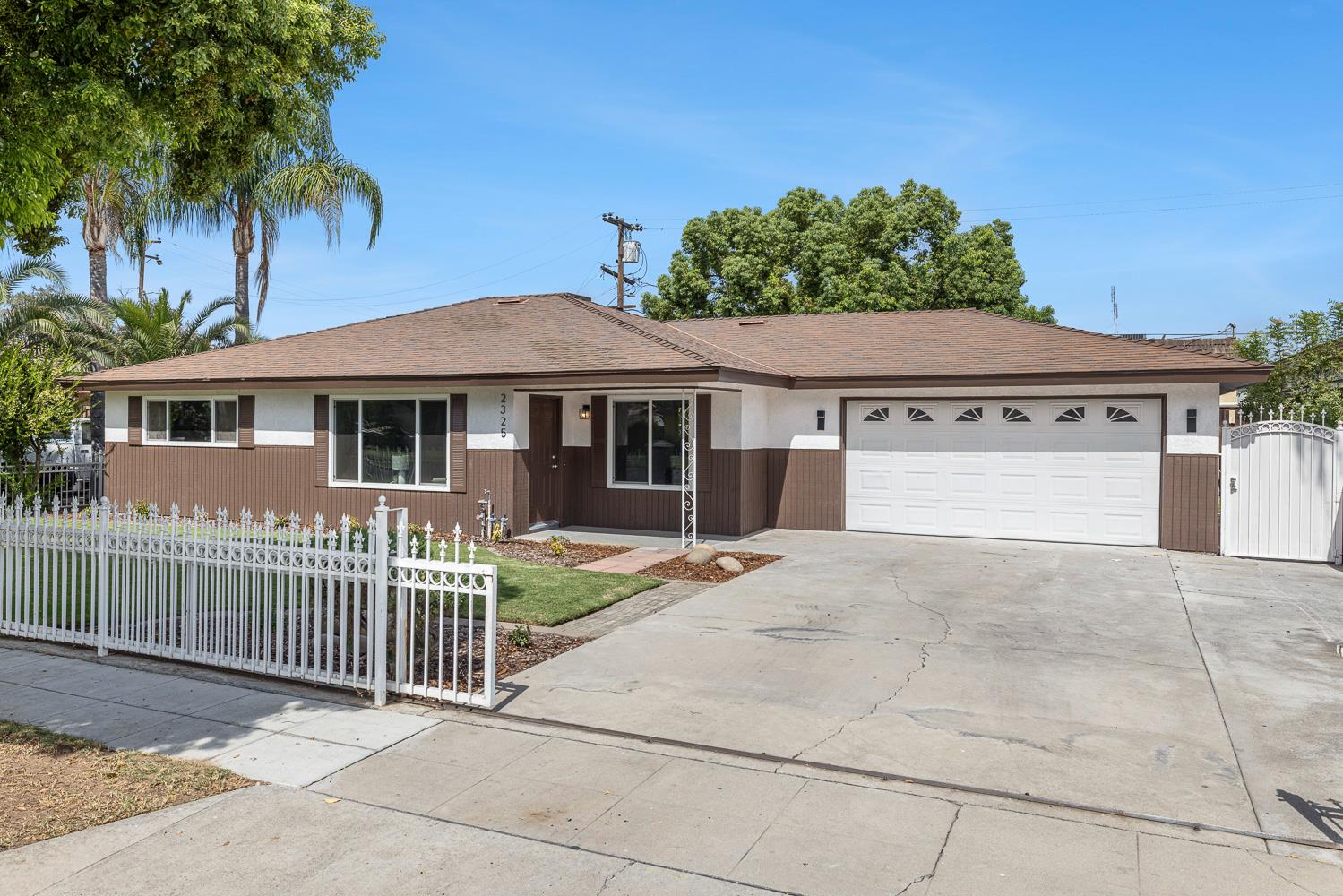 2325 E Hampton Way, Fresno, CA 93726