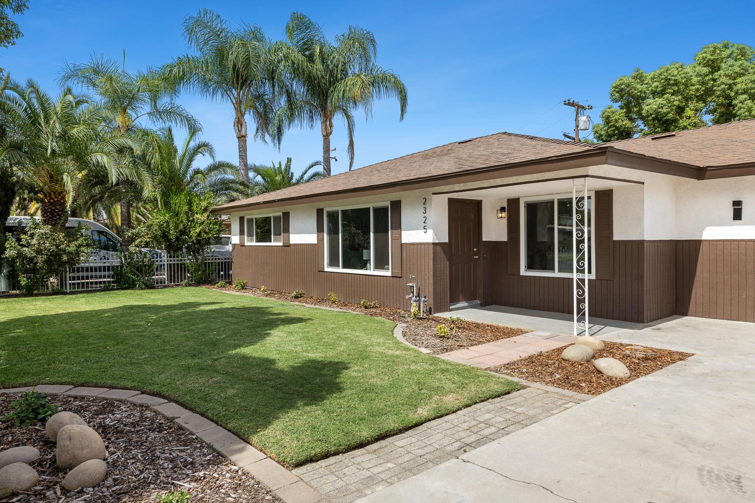 2325 E Hampton Way, Fresno, CA 93726