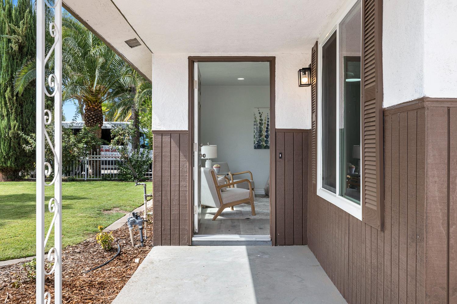 2325 E Hampton Way, Fresno, CA 93726