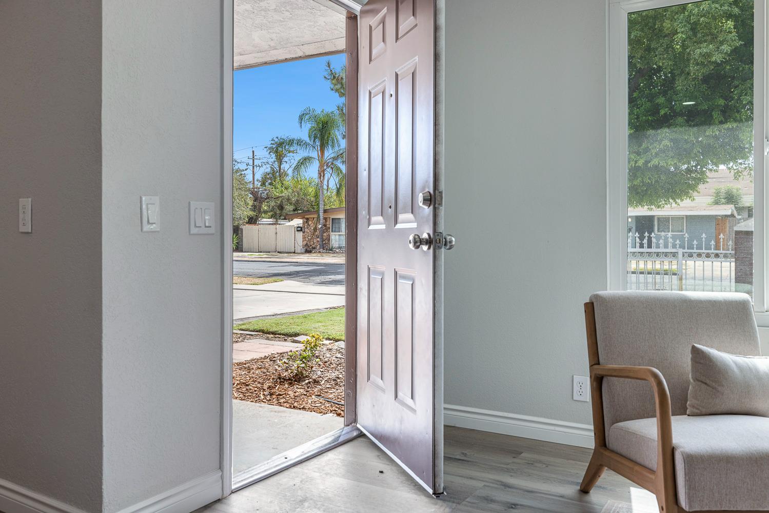 2325 E Hampton Way, Fresno, CA 93726