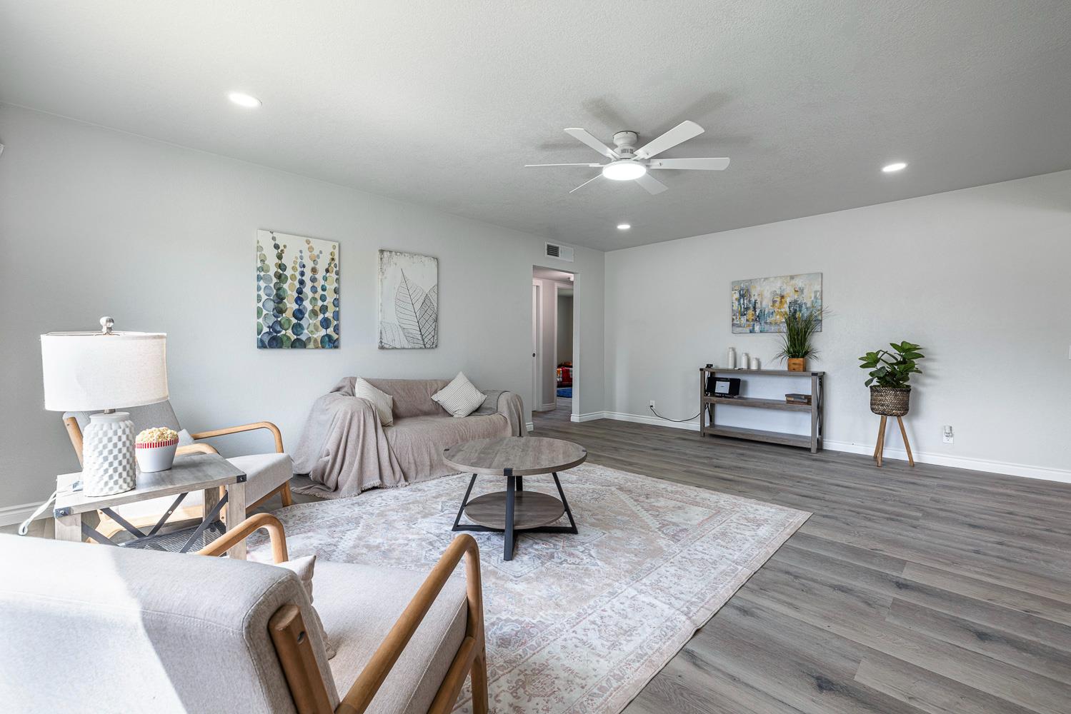 2325 E Hampton Way, Fresno, CA 93726