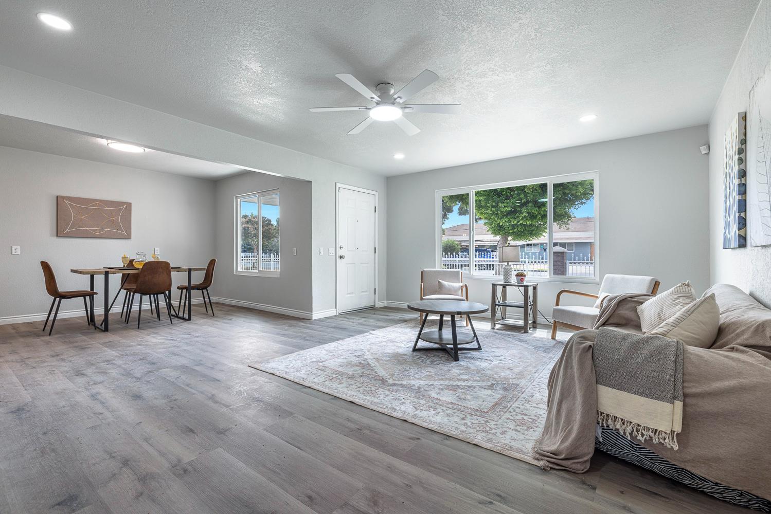 2325 E Hampton Way, Fresno, CA 93726