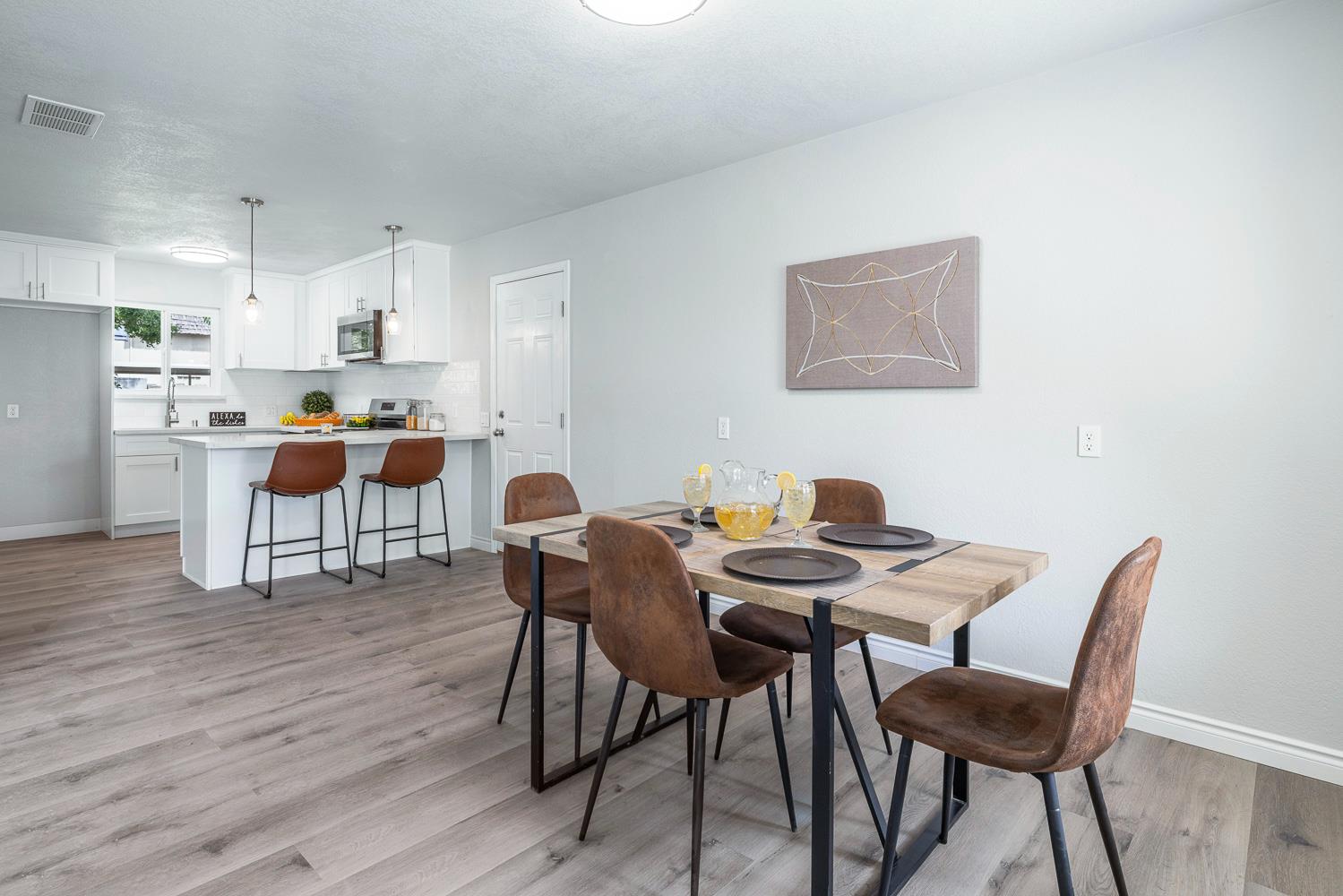 2325 E Hampton Way, Fresno, CA 93726