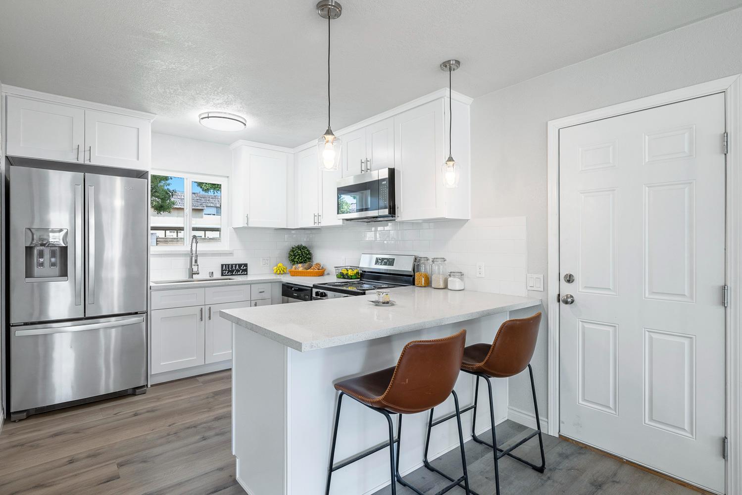 2325 E Hampton Way, Fresno, CA 93726