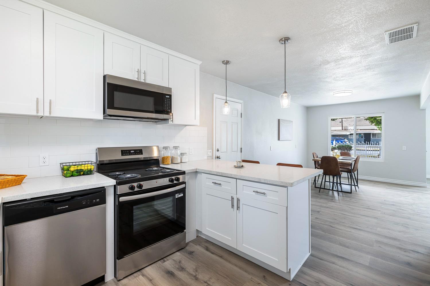 2325 E Hampton Way, Fresno, CA 93726