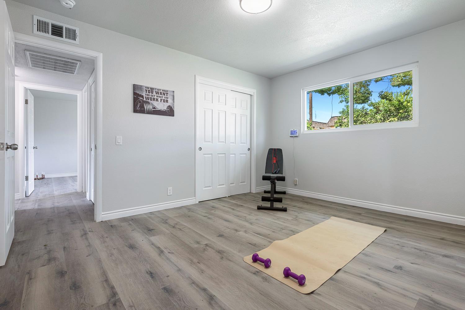 2325 E Hampton Way, Fresno, CA 93726