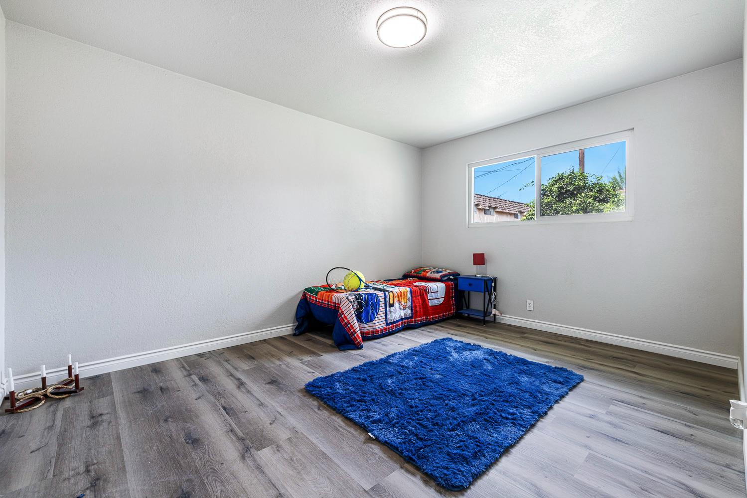 2325 E Hampton Way, Fresno, CA 93726