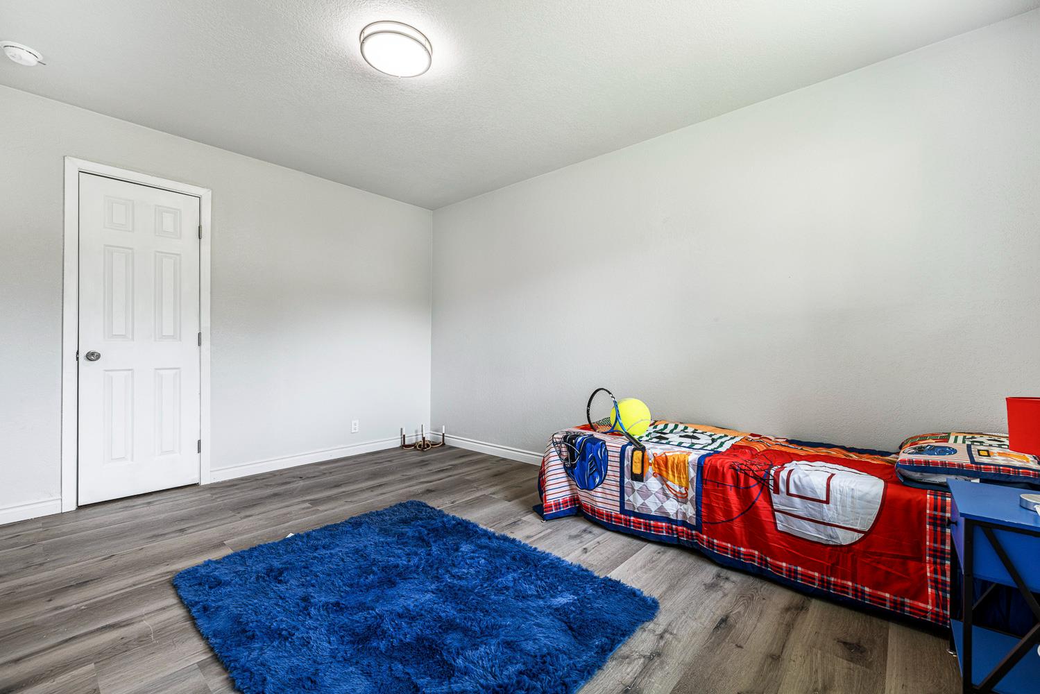 2325 E Hampton Way, Fresno, CA 93726