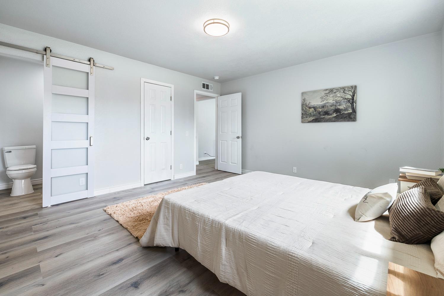 2325 E Hampton Way, Fresno, CA 93726