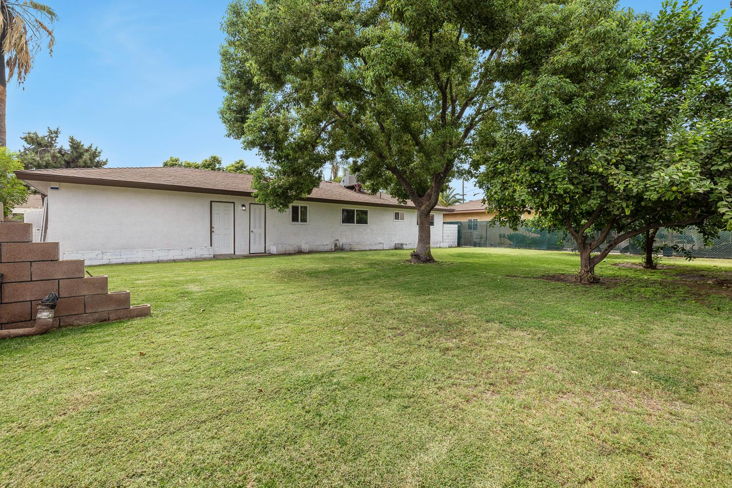 2325 E Hampton Way, Fresno, CA 93726
