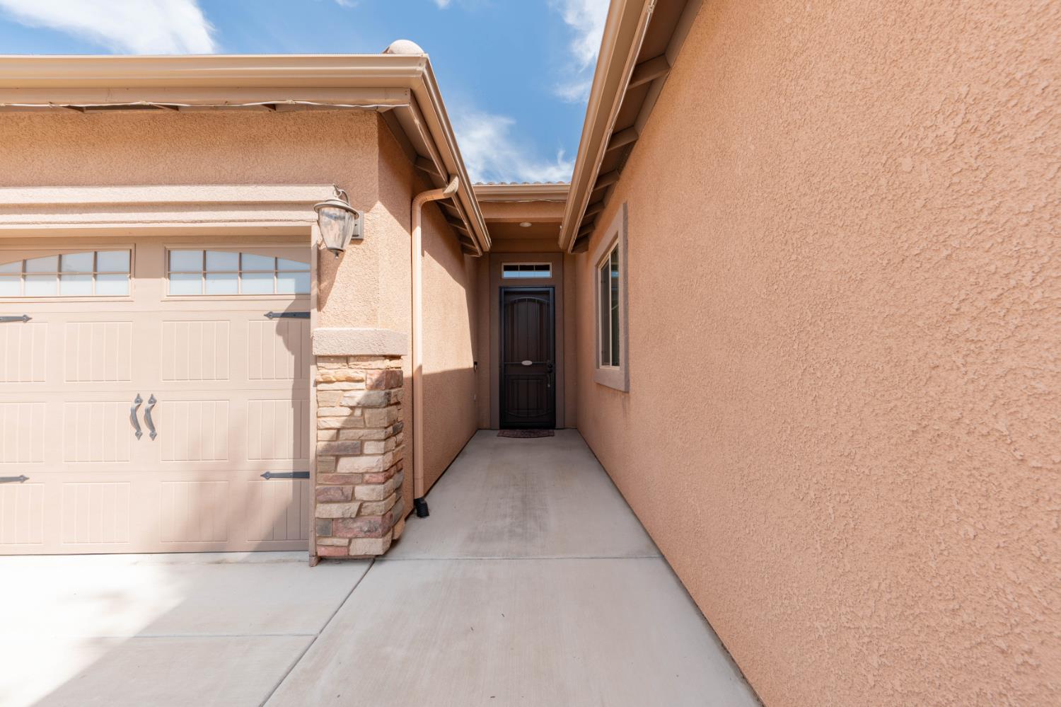 3240 W Lark Ave, Visalia, CA 93291