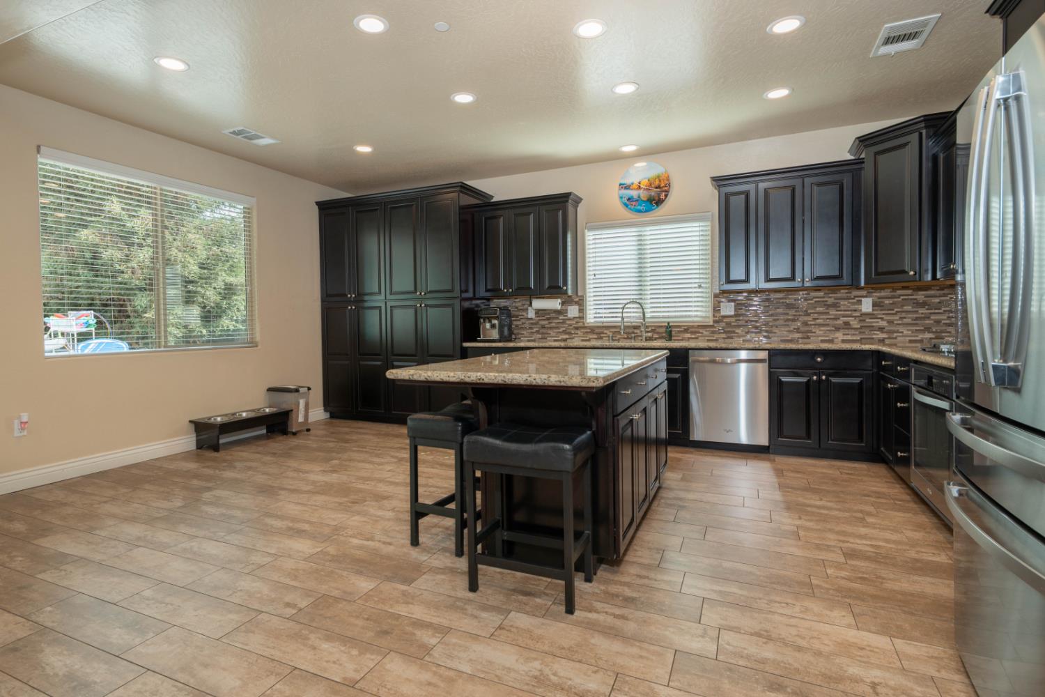 3240 W Lark Ave, Visalia, CA 93291