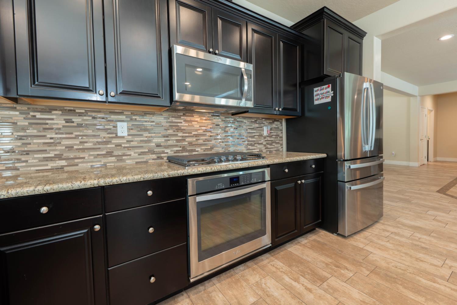 3240 W Lark Ave, Visalia, CA 93291