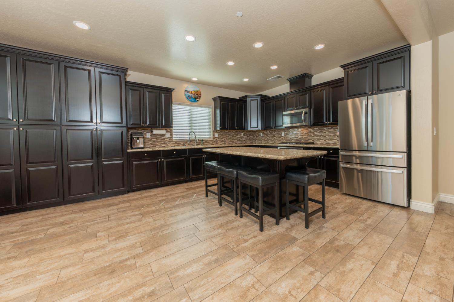3240 W Lark Ave, Visalia, CA 93291
